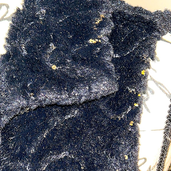 Super comfy Faux Fur Vest w/gold sequin flecks throughout. Lined sleekly - Picture 11 of 14